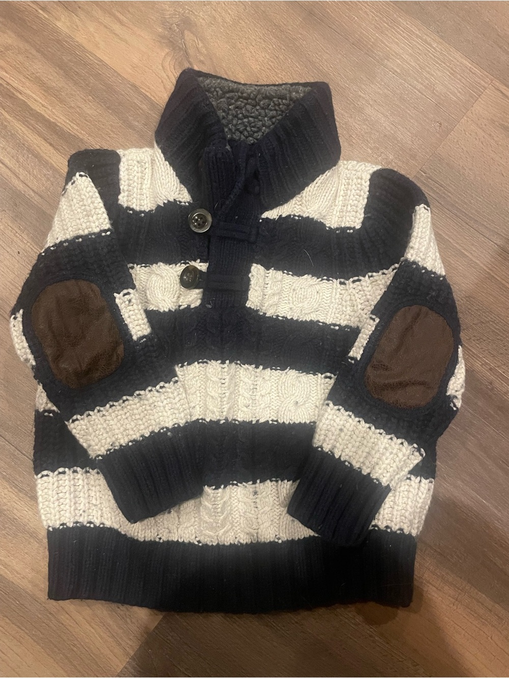 Baby boy gap size 2t sweater